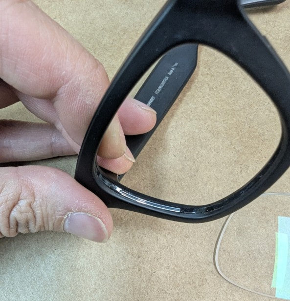 Step 2. Position the Interliner Along the Outer (Temporal) Edge of the Frame